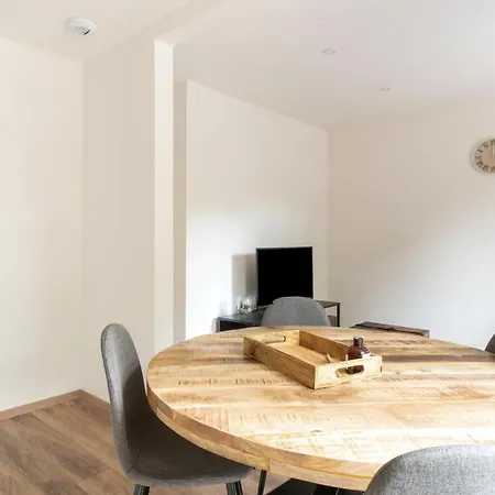 Gemuetlich 2 アパート